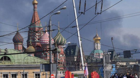 ​У Москві гасять велику пожежу: стовп чорного диму видно з Красної площі