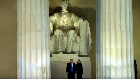 Трамп у мемориала Линкольну. Скриншот видео