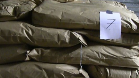 У Польщі ліквідовано підпільну тютюнову фабрику: затримано 58 українців