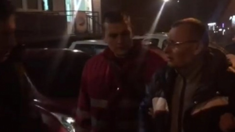 Водій дізнався дві припарковані машини. Скріншот відео facebook.com/SaakashviliMikheil