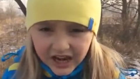 У мережі набирає популярність відео, на якому 5-річна дівчинка звернулася до ворогів України