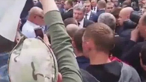 Президента проводили під крики "ганьба". Скріншот відео