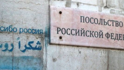Журналістка намагалася підпалити російське посольство в Києві