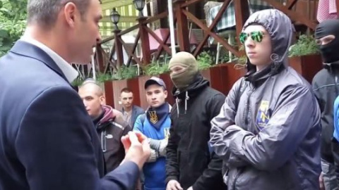 Кличко попросив азовців зняти маски
