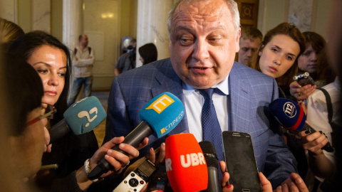 Депутат Ради Гринів відмовився пояснювати, за що його сім'я купила квартиру і машину