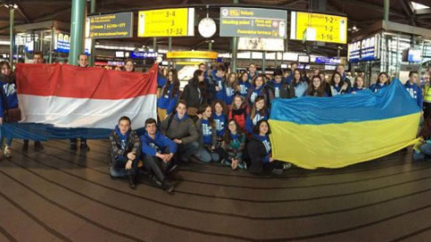 ​Відео дня: українці станцювали на центральній площі Амстердама