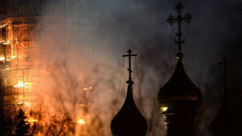 Користувачі переплутали палаючий Новодівочий монастир із Кремлем і "підпалили" резиденцію Путіна