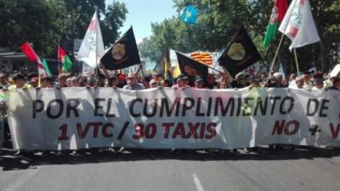 Акція таксистів в Мадриді розпочалася невеликими сутичками між поліцією і демонстрантами. Фото: eurointegration.com.ua