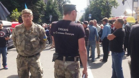 Під АП протестують 200 активістів "Правого сектору"