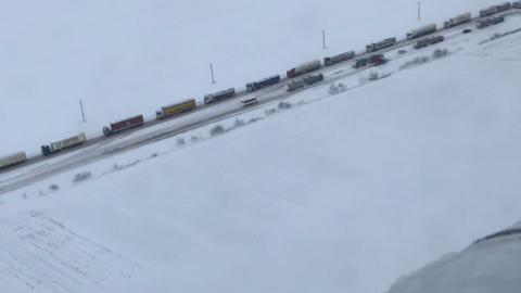 Ускладнений проїзд характерний також на автодорозі Р-03. Фото: twitter.com/Artem_Shewa