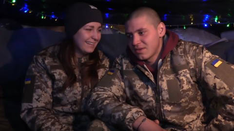 Дівчина приїхала працювати в АТО санінструктором. Скріншот Youtube
