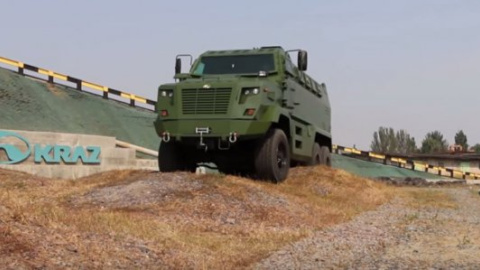 АвтоКрАЗ показав новий військовий бронеавтомобіль