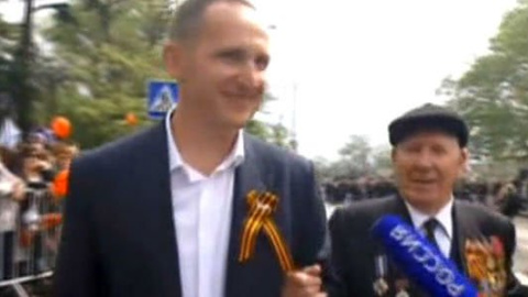 ​У мережі набирає популярність відео, на якому екс-начальник вінницької поліції гуляє на параді в анексованому Криму