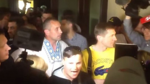 ​Протестующие против застройки возле метро "Осокорки" блокируют заседание Киевсовета