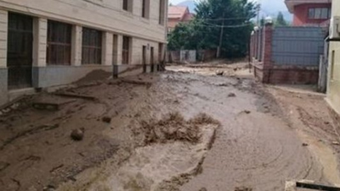 Близько тисячі людей евакуйовано із зони надзвичайної ситуації в Казахстані