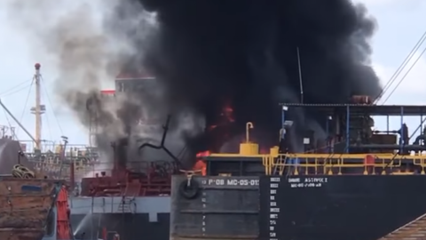 Після вибухів почалася пожежа, яка була незабаром погашена. Скріншот YouTube