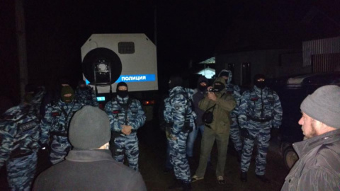 Обшуки і затримання учасників одиночних пікетів в анексованому Криму. Фото: facebook.com/crimeansolidarity