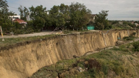 Обвал підійшов прямо до хвірток деяких домоволодінь. Фото:dumskaya.net
