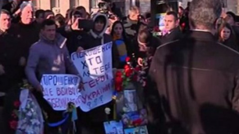 "Он не врет, он компромиссен": На Институтской Порошенко встретили криками "Ганьба!"
