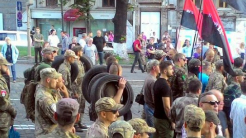У Києві бійці добровольчих батальйонів проводять "марш Святослава"