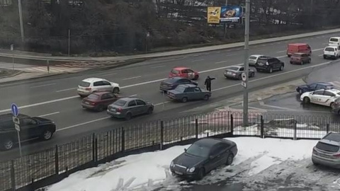 У Києві коп "потроллив" водіїв, які їхали у смузі для громадського транспорту