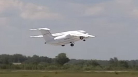 Літак Ан-148 вразив результатами випробування на важких ґрунтах