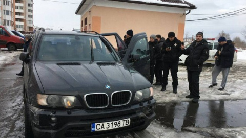У Бучі п'яний воєнком влаштував гонки і протаранив припарковані машини