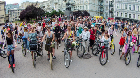 В Киеве прошел женский велопробег. Фото: Українські новини