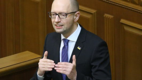 В інтернеті набирає популярність відео, на якому Яценюк вимагає підвищення комунальних тарифів і цін на газ