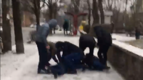 В Києві націоналісти "Нацкорпуса" побили антифашистів-комуністів за листівки