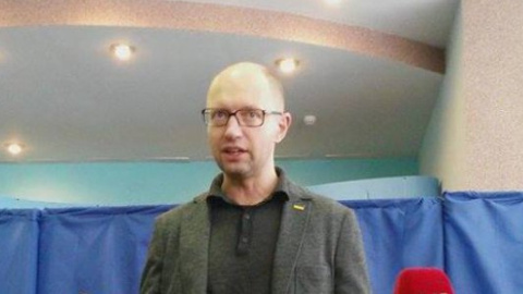 Яценюк проголосував на місцевих виборах