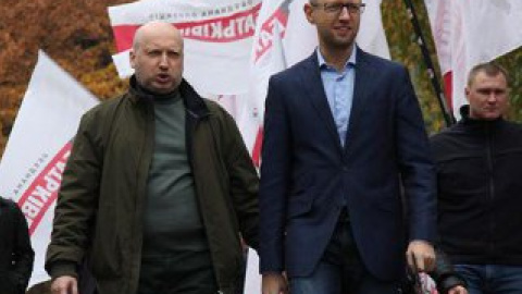 В пластиковом пакете оказалось более десятка стеклянных бутылочек из-под зеленки.