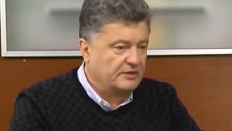 У мережі набирає популярність відео, на якому Порошенко обіцяє безвізовий режим з 1 січня 2015