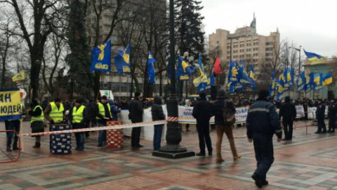 ​Активісти біля Ради вимагають відставки Кабміну