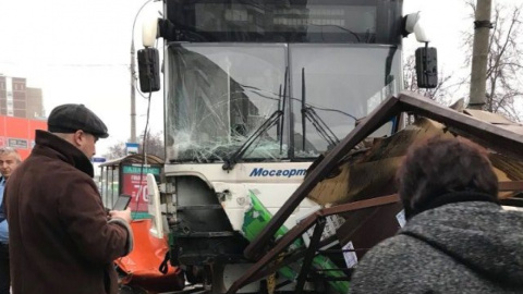 У Москві автобус в'їхав у зупинку, росЗМІ повідомляють про 2 загиблих