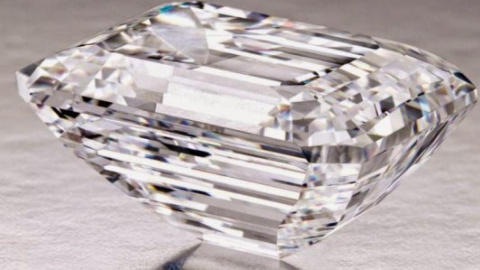 ​На торгах Sotheby's будет выставлен белый бриллиант в 100 карат