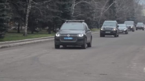 ​В сети показали длинный кортеж Порошенко на подъезде в Краматорск