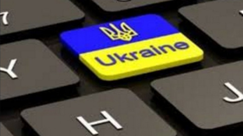 За допомогою сучасних ресурсів можна вдосконалити свої знання з української мови. Фото: politolog.net