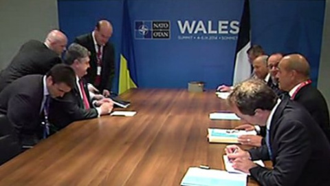 Олланд встретился с Порошенко на саммите НАТО