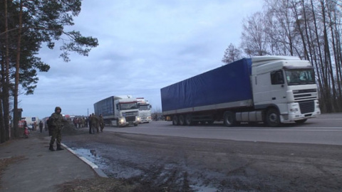 Копачі бурштину розблокували дорогу. Фото: rv.npu.gov.ua