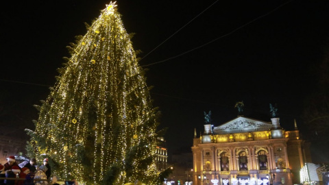 Також містяни передали Вифлеємський вогонь миру. Фото:city-adm.lviv.ua