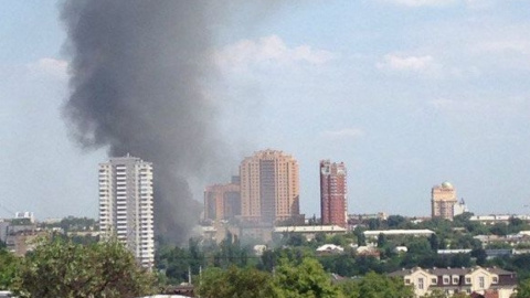 Клуби диму на видно з усіх районів міста. Фото: novosti.dn.ua