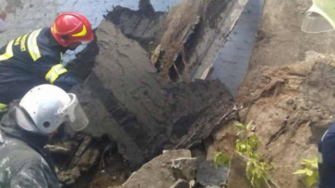 У Києві будівля звалилася на підлітка