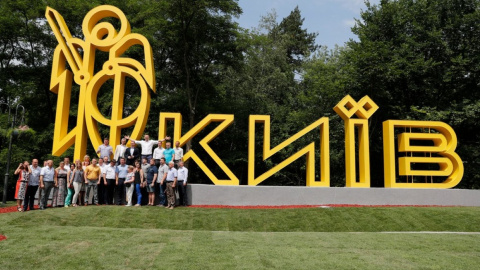 Новий знак встановили після того, як звалився старий.Фото: facebook.com/merkieva