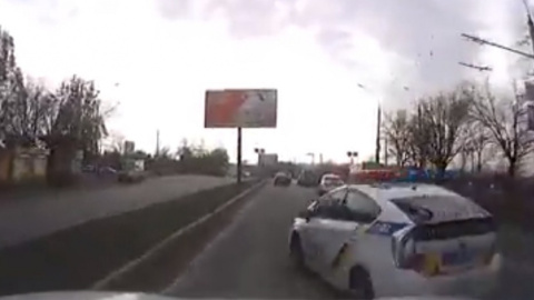 У соцмережах обговорюють відео, як поліцейські підрізали у Харкові автомобіль і врізалися в Lexus