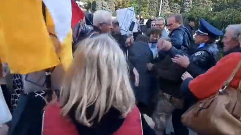 В Одессе на Куликовом поле подрались Правый сектор, пенсионеры и полиция