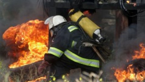 До гасіння залучалася 21 одиниця основної та спеціальної пожежно-рятувальної техніки.