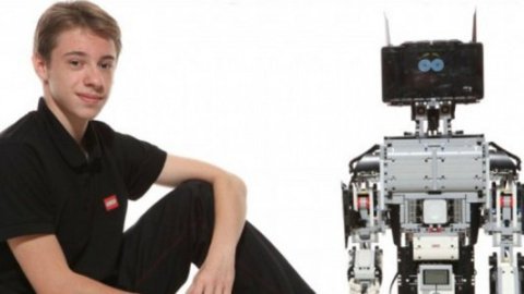 Ужгородський школяр створив лего-роботів і запустив кампанію на Kickstarter