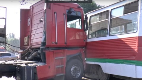 Обтдва транспортні засоби зазнали механічних пошкоджень. Фото: скріншот відео