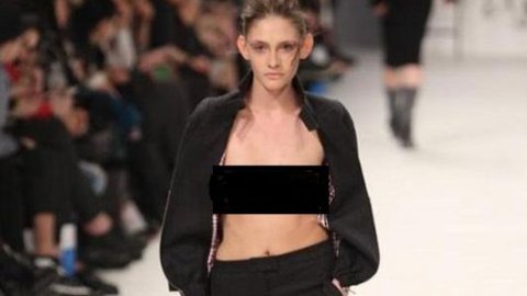 Модель оконфузилась на Ukrainian fashion week